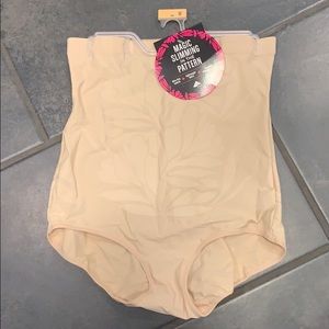 Maidenform Flexees High Waist Brief w/Cool Comfort